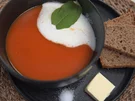 Tomatensuppe mit Gin-Sahne und Joghurtbrot - Rezept - Bild Nr. 2