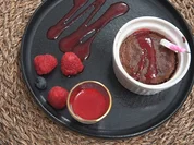 Schokoladenkuchen mit flüssigen Kern und Himbeersauce - Rezept - Bild Nr. 2