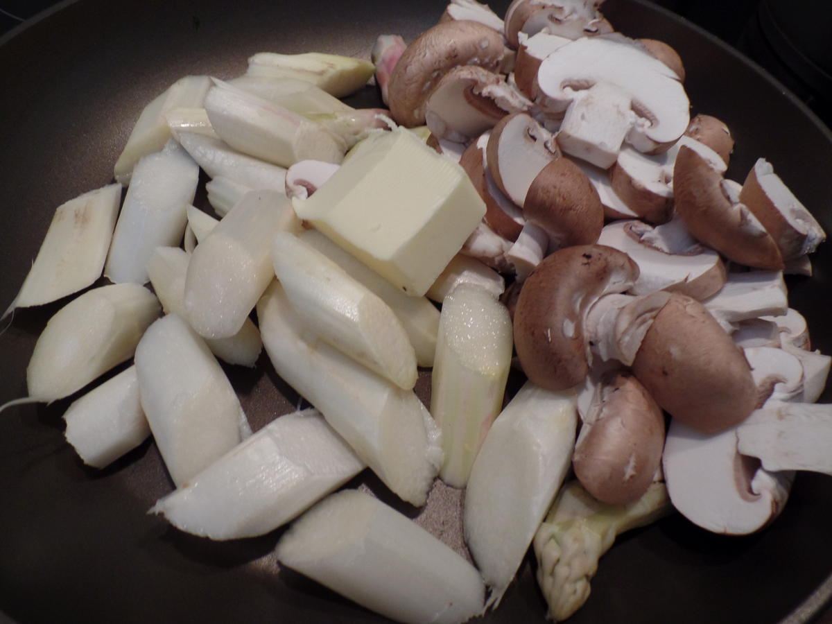 Spargel und Champignons unter Blätterteig - Rezept - Bild Nr. 15979