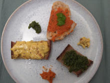 Brot mit veganem Basilikum Pesto, Curry-Dattel-Dip und Tomaten-Möhren-Aufstrich - Rezept - Bild Nr. 15988