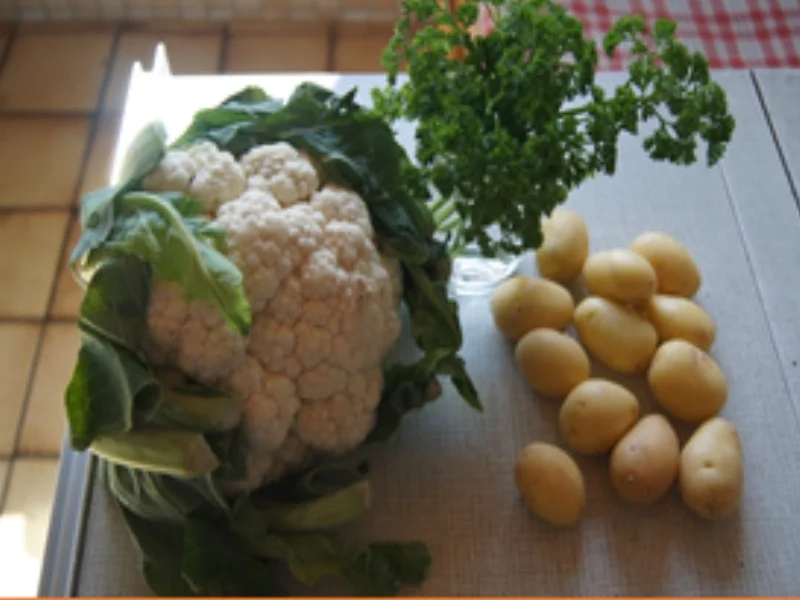 Rezept: Gebackener Blumenkohl mit gelben Drillingen und Petersilien-Sauce Bild Nr. 3 Gebackener Blumenkohl mit gelben Drillingen und Petersilien-Sauce - Rezept - Bild Nr. 3