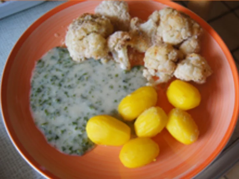 Rezept: Gebackener Blumenkohl mit gelben Drillingen und Petersilien-Sauce Bild Nr. 14 Gebackener Blumenkohl mit gelben Drillingen und Petersilien-Sauce - Rezept - Bild Nr. 14