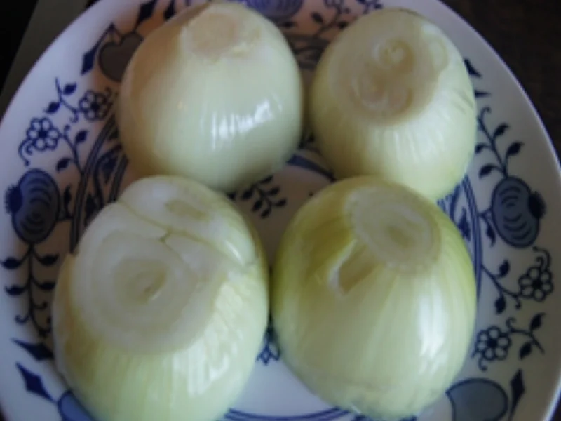 Paprika-Steak mit gebratener Zwiebel und einfachen Gurkensalat - Rezept - Bild Nr. 15991