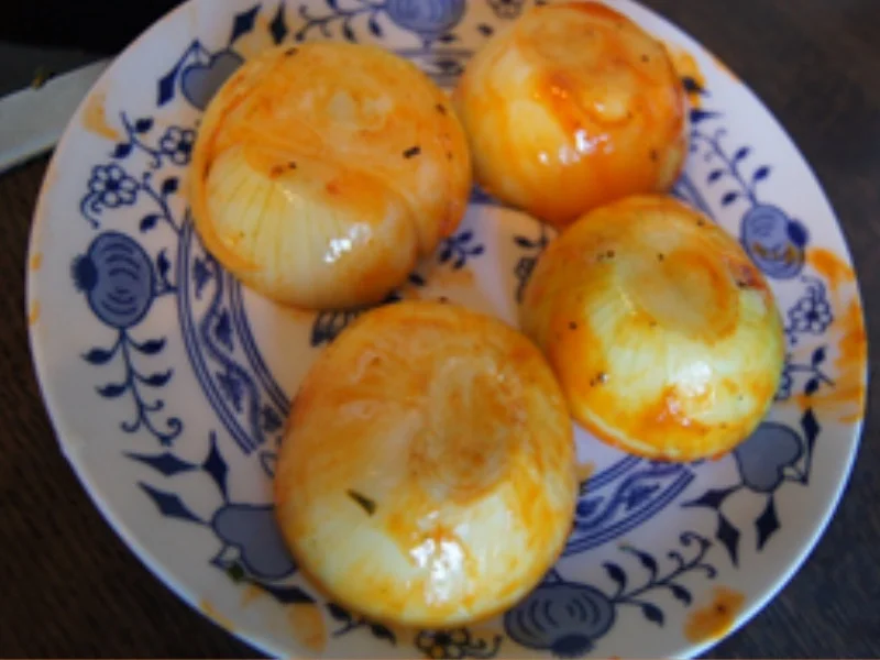 Paprika-Steak mit gebratener Zwiebel und einfachen Gurkensalat - Rezept - Bild Nr. 15992