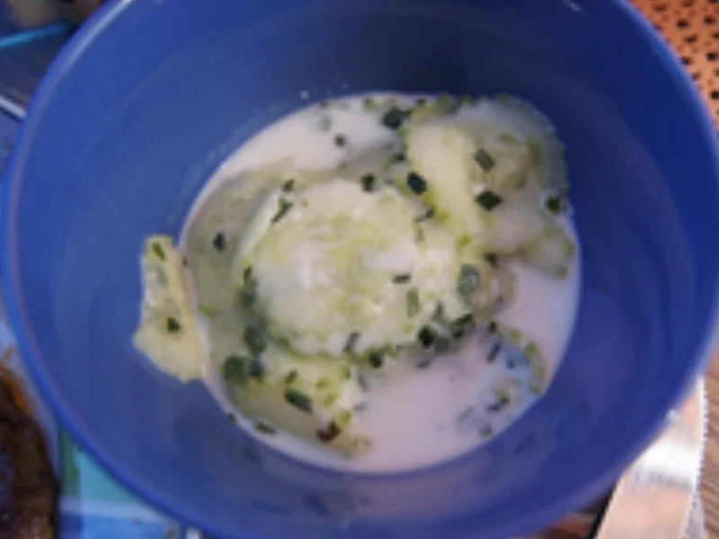 Paprika-Steak mit gebratener Zwiebel und einfachen Gurkensalat - Rezept - Bild Nr. 15999