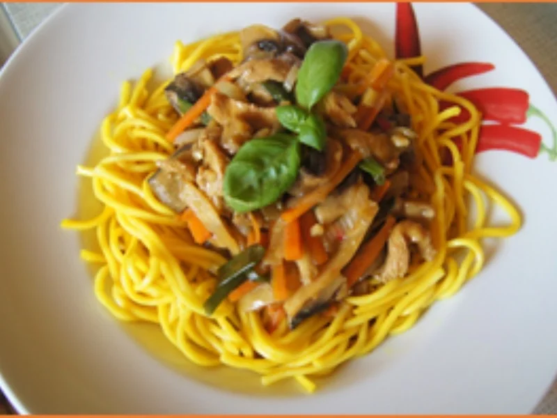 Rezept: Mie-Nudeln nach indonesischer Art Bild Nr. 2 Mie-Nudeln nach indonesischer Art - Rezept - Bild Nr. 2