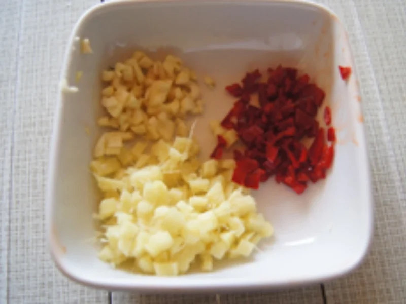 Rezept: Mie-Nudeln nach indonesischer Art Bild Nr. 8 Mie-Nudeln nach indonesischer Art - Rezept - Bild Nr. 8