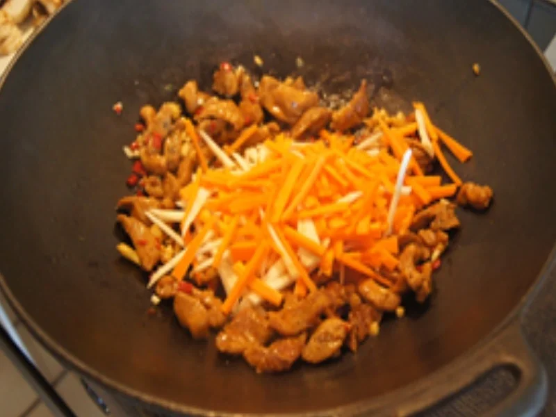 Rezept: Mie-Nudeln nach indonesischer Art Bild Nr. 12 Mie-Nudeln nach indonesischer Art - Rezept - Bild Nr. 12