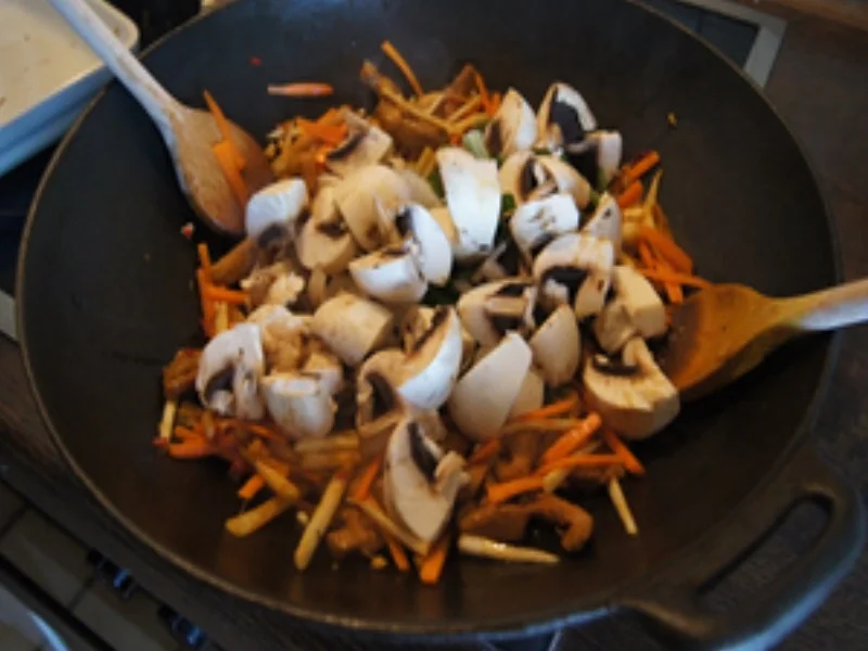 Rezept: Mie-Nudeln nach indonesischer Art Bild Nr. 13 Mie-Nudeln nach indonesischer Art - Rezept - Bild Nr. 13