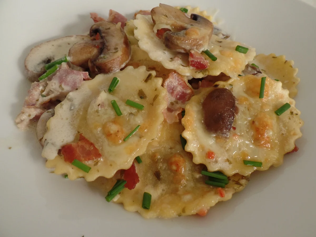 Überbackene Steinpilz-Champignons-Tortellini in Champignons-Kräuter-Sauce - Rezept - Bild Nr. 15988