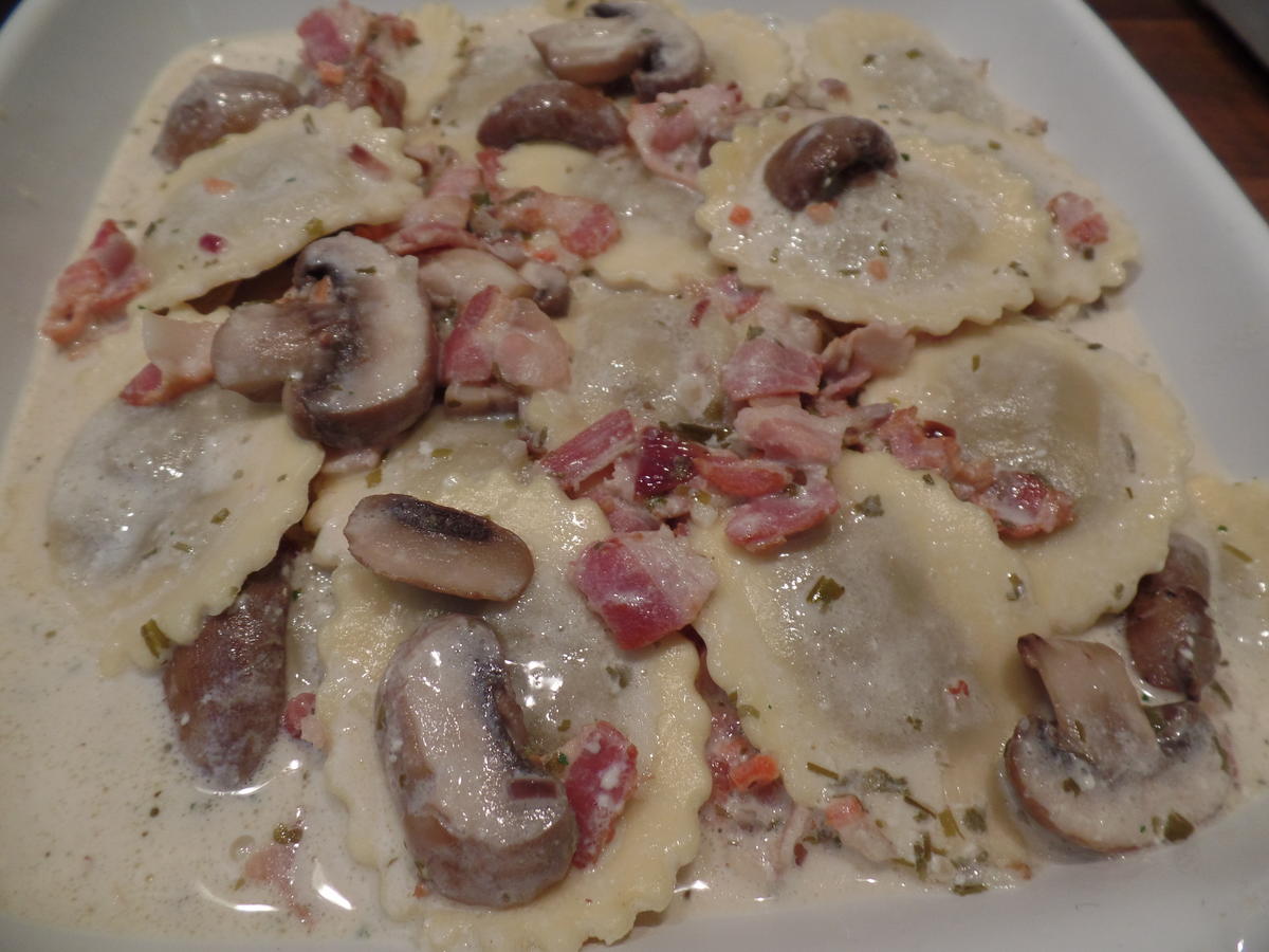 Überbackene Steinpilz-Champignons-Tortellini in Champignons-Kräuter-Sauce - Rezept - Bild Nr. 15996