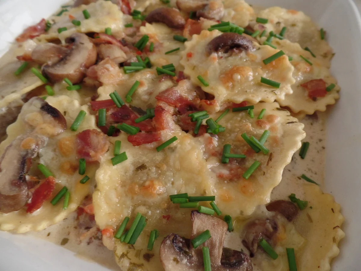 Überbackene Steinpilz-Champignons-Tortellini in Champignons-Kräuter-Sauce - Rezept - Bild Nr. 15998