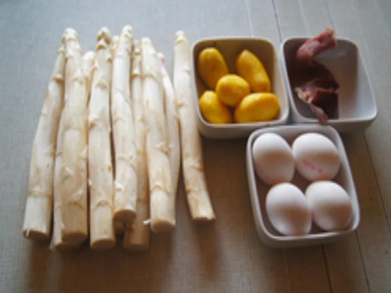 Rezept: Spargel mit Blitzhollandaise, Schinkenrührei und Bratkartoffeln Bild Nr. 15999 Spargel mit Blitzhollandaise, Schinkenrührei und Bratkartoffeln - Rezept - Bild Nr. 15999