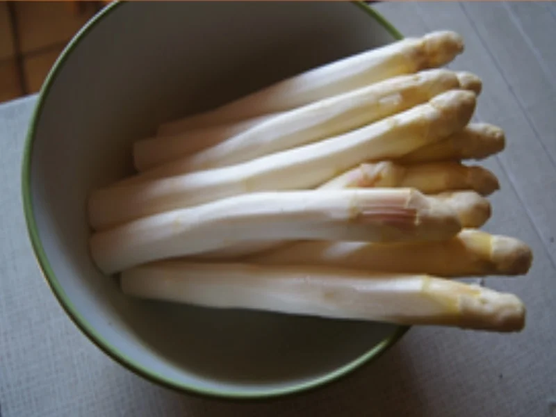 Rezept: Spargel mit Blitzhollandaise, Schinkenrührei und Bratkartoffeln Bild Nr. 16000 Spargel mit Blitzhollandaise, Schinkenrührei und Bratkartoffeln - Rezept - Bild Nr. 16000