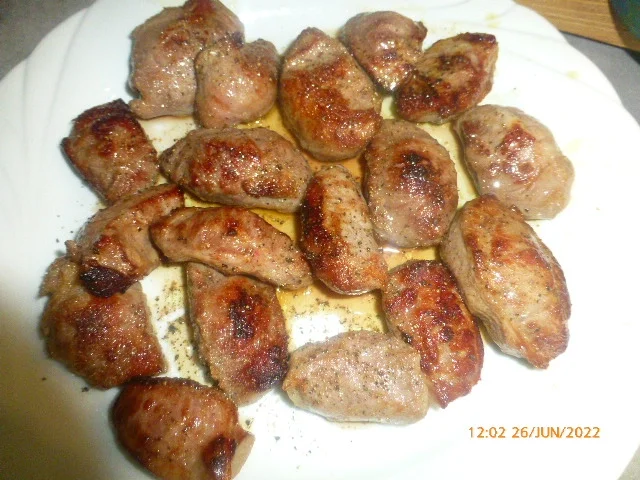 Spanferkelbäckchen mit Tomate und Knoblauchkartoffeln - Rezept - Bild Nr. 16002