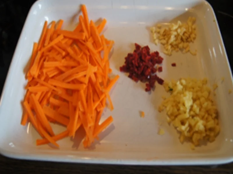 Rindfleisch mit Brokkoli im Wok und gelber Basmatireis - Rezept - Bild Nr. 16006