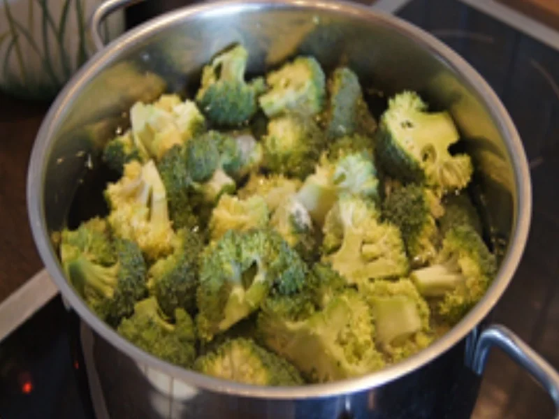 Rindfleisch mit Brokkoli im Wok und gelber Basmatireis - Rezept - Bild Nr. 16008