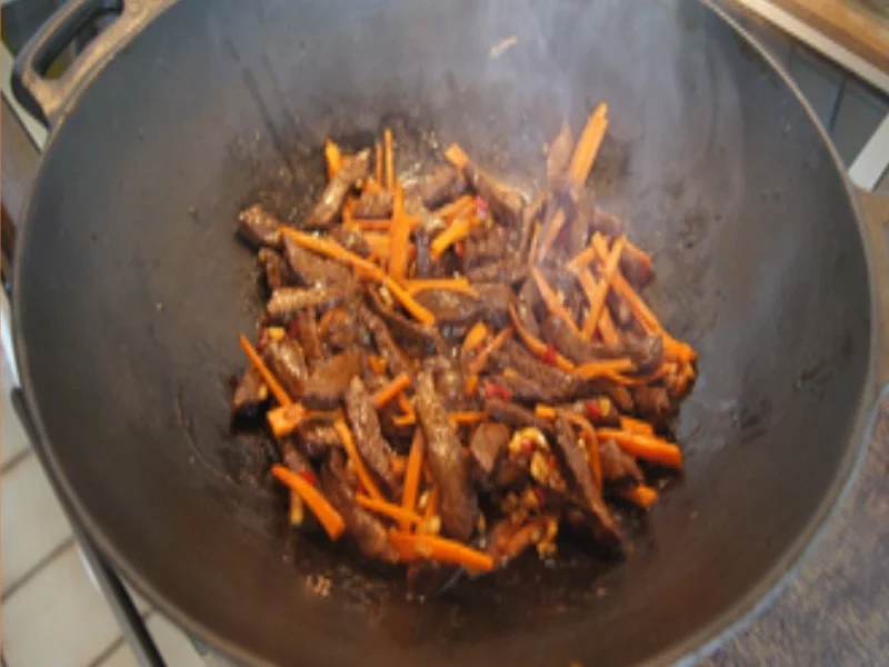 Rindfleisch mit Brokkoli im Wok und gelber Basmatireis - Rezept - Bild Nr. 16011