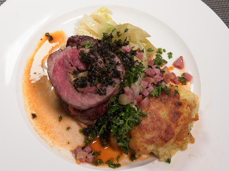 Spießbraten mit Kartoffel Soufflé und Grünkohl - von Das perfekte Dinner