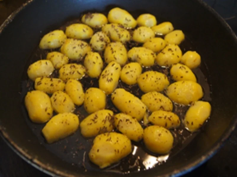 Presssack rot und weiß mit Bratkartoffel-Drillingen und TARTASKA OMACKA - Rezept - Bild Nr. 11