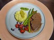 Balsamicobraten mit Bärlauchrisotto, Spargel und Ofentomaten - Rezept - Bild Nr. 2