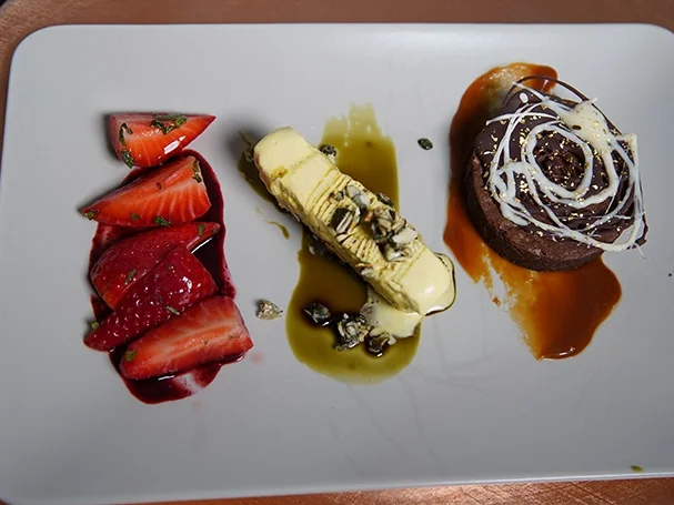 Kürbiskernparfait, Schokotarte und Beeren - Rezept - Bild Nr. 2