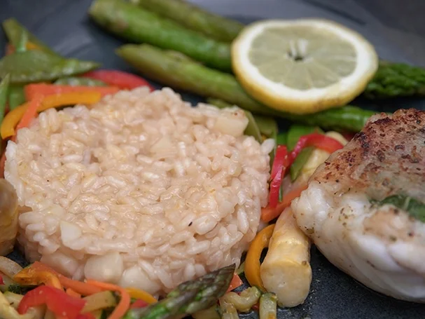 Rezept: Saltimbocca vom Seeteufel mit Spargelrisotto und Frühlingsgemüse Bild Nr. 2 Saltimbocca vom Seeteufel mit Spargelrisotto und Frühlingsgemüse - Rezept - Bild Nr. 2