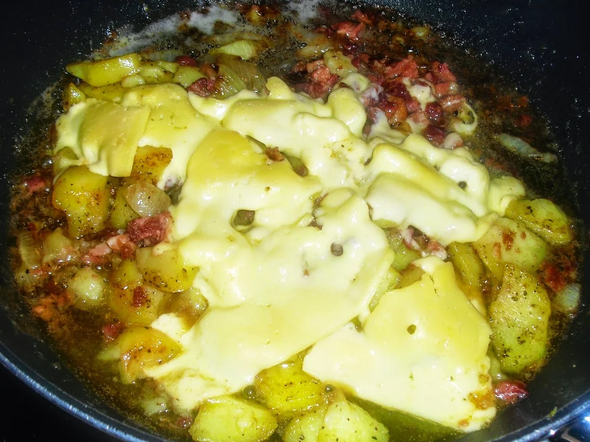 Bratkartoffeln mit Wurst vermengt - zur kochbar Challenge Juli 2022 - Rezept - Bild Nr. 3