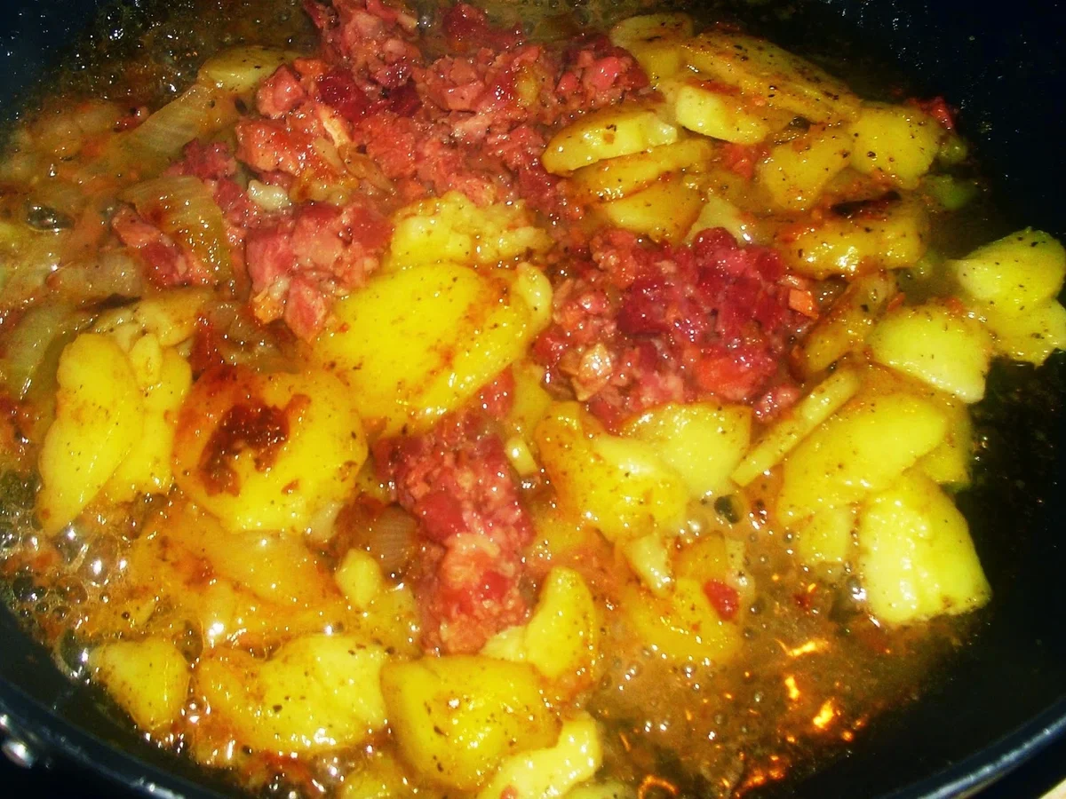 Bratkartoffeln mit Wurst vermengt - zur kochbar Challenge Juli 2022 - Rezept - Bild Nr. 4
