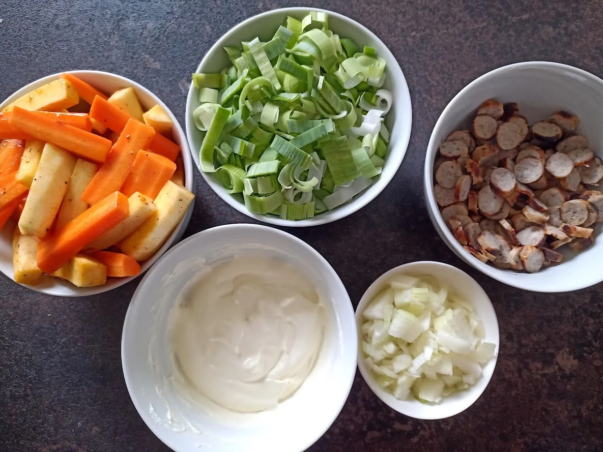 Rezept: Würstchen Börek mit Karotten-Pastinaken-Stäbchen zur kochbar Challenge Juli 2022 Bild Nr. 3 Würstchen Börek mit Karotten-Pastinaken-Stäbchen zur kochbar Challenge Juli 2022 - Rezept - Bild Nr. 3