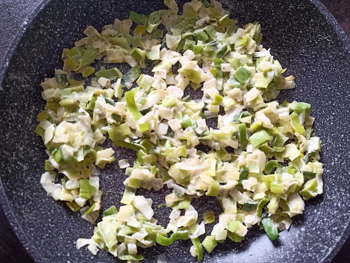 Rezept: Würstchen Börek mit Karotten-Pastinaken-Stäbchen zur kochbar Challenge Juli 2022 Bild Nr. 4 Würstchen Börek mit Karotten-Pastinaken-Stäbchen zur kochbar Challenge Juli 2022 - Rezept - Bild Nr. 4