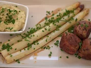 Rezept: Spargel aus dem Backofen mit vegetarischen Hackbรคllchen und Dattel-Curry-Dip Bild Nr. 2 Spargel aus dem Backofen mit vegetarischen Hackbรคllchen und Dattel-Curry-Dip - Rezept - Bild Nr. 2