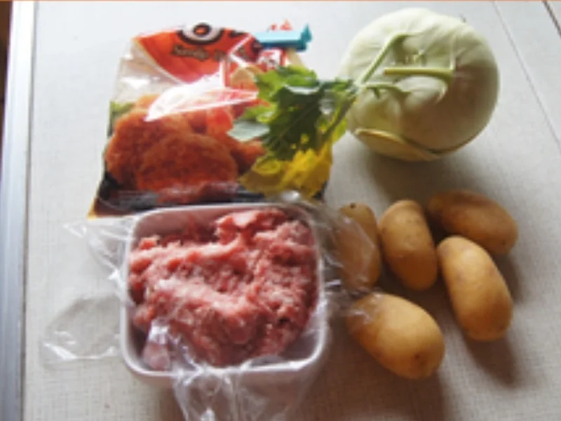 Rezept: Rahm-Kohlrabi mit Mettbällchen und Kümmel-Drillingen Bild Nr. 3 Rahm-Kohlrabi mit Mettbällchen und Kümmel-Drillingen - Rezept - Bild Nr. 3