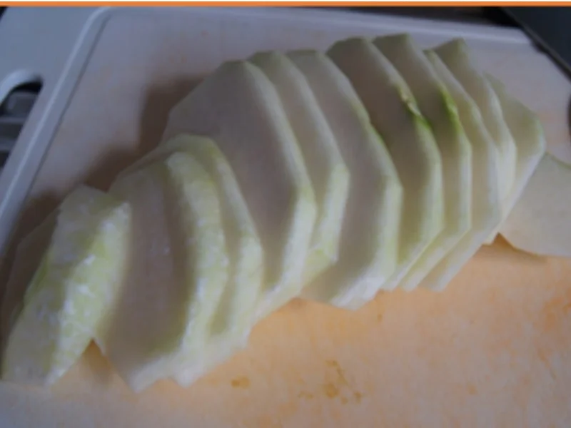 Rezept: Rahm-Kohlrabi mit Mettbällchen und Kümmel-Drillingen Bild Nr. 4 Rahm-Kohlrabi mit Mettbällchen und Kümmel-Drillingen - Rezept - Bild Nr. 4