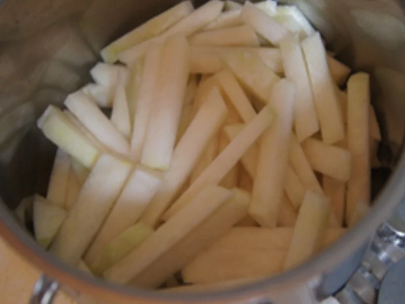 Rezept: Rahm-Kohlrabi mit Mettbällchen und Kümmel-Drillingen Bild Nr. 5 Rahm-Kohlrabi mit Mettbällchen und Kümmel-Drillingen - Rezept - Bild Nr. 5