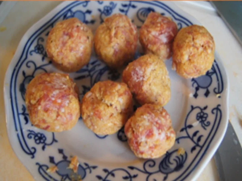 Rezept: Rahm-Kohlrabi mit Mettbällchen und Kümmel-Drillingen Bild Nr. 8 Rahm-Kohlrabi mit Mettbällchen und Kümmel-Drillingen - Rezept - Bild Nr. 8