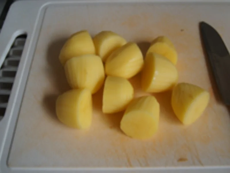 Rezept: Rahm-Kohlrabi mit Mettbällchen und Kümmel-Drillingen Bild Nr. 10 Rahm-Kohlrabi mit Mettbällchen und Kümmel-Drillingen - Rezept - Bild Nr. 10