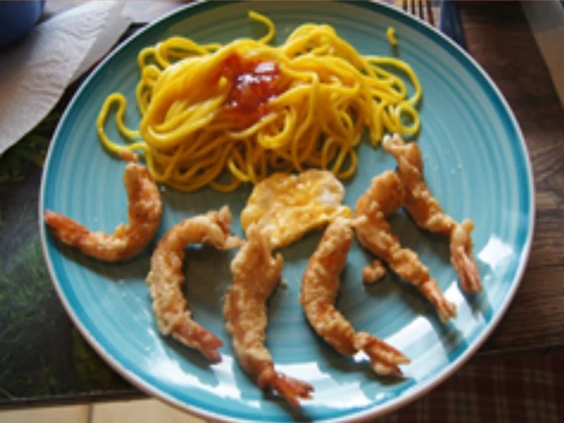 Frittierte Phönix-Garnelen mit Mie-Nudeln und Eisbergsalat - Rezept - Bild Nr. 2