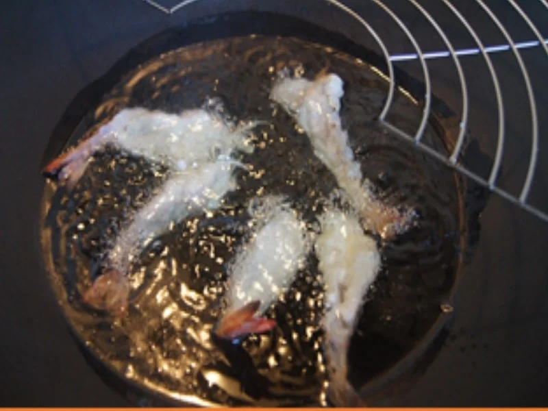 Frittierte Phönix-Garnelen mit Mie-Nudeln und Eisbergsalat - Rezept - Bild Nr. 9