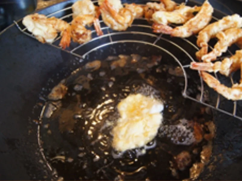 Frittierte Phönix-Garnelen mit Mie-Nudeln und Eisbergsalat - Rezept - Bild Nr. 12