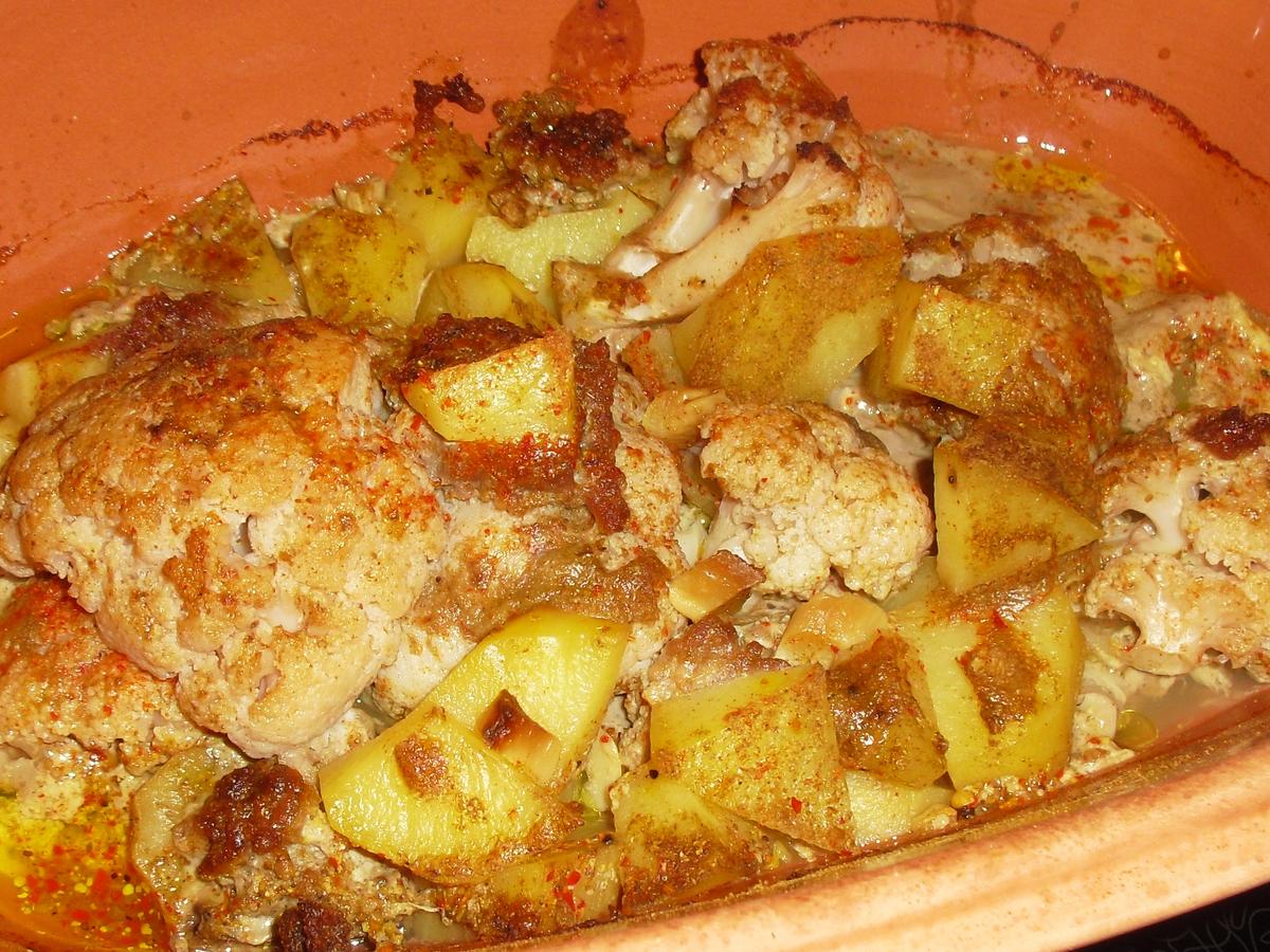 Knuspriger Schellfisch mit Blumenkohl-Kartoffel-Curry - Rezept - kochbar.de