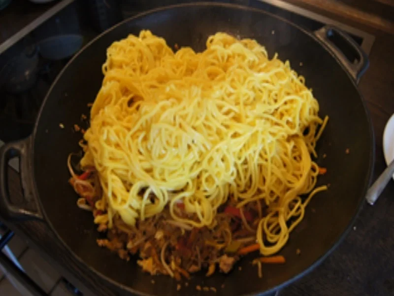 Rezept: Chinesische Bratnudeln mit Mett, Ei und Gemüsemix Bild Nr. 26 Chinesische Bratnudeln mit Mett, Ei und Gemüsemix - Rezept - Bild Nr. 26