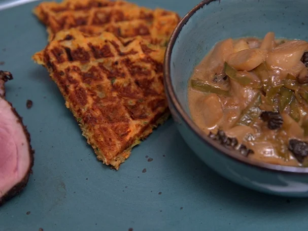 Kaffeefilet mit Gemüsefrikassee und  Kartoffel-Mandel-Waffeln - Rezept - Bild Nr. 2