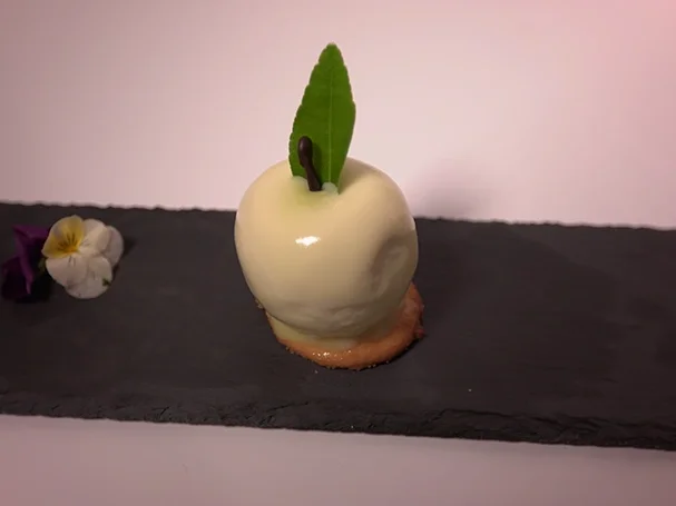 Rezept: Apfel mit knackiger Schokoladenhülle und Apfelkompott Bild Nr. 2 Apfel mit knackiger Schokoladenhülle und Apfelkompott - Rezept - Bild Nr. 2