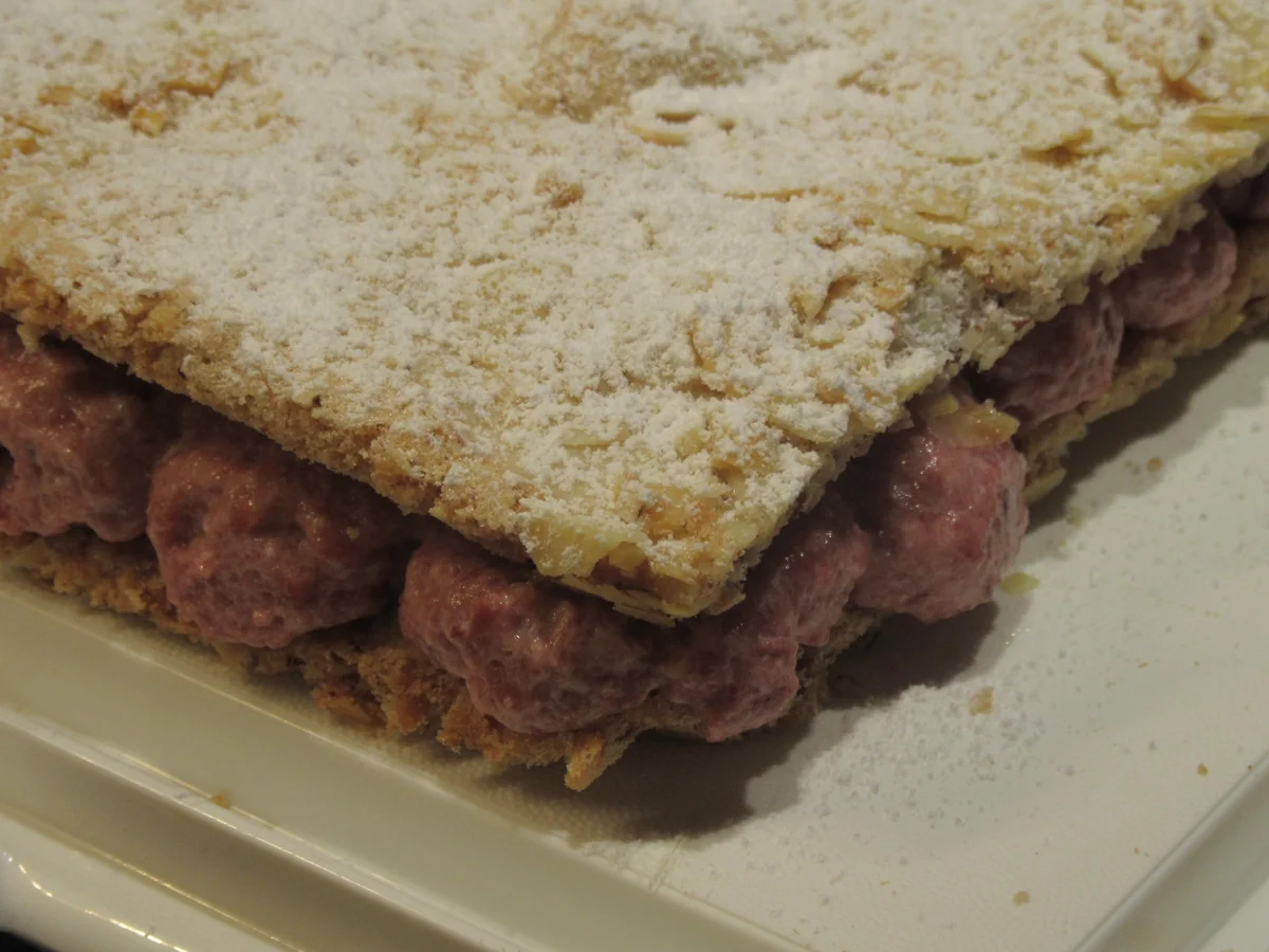 Mandelbaiser-Schnitten mit Kirschcreme - Rezept - Bild Nr. 2