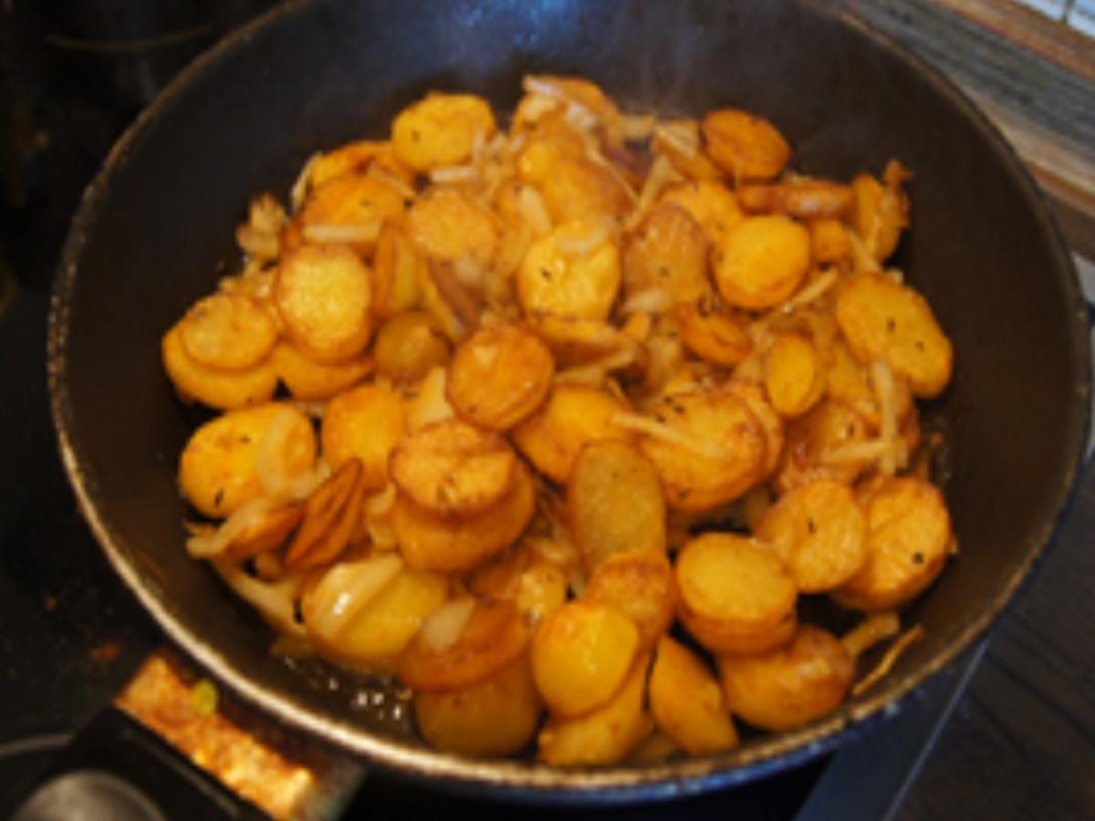 Herzhafte Bratkartoffeln mit Bauernsülze und Gewürzgurke - Rezept - Bild Nr. 11