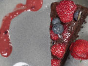 Schokoladenkuchen mit Erdbeeren - Rezept - Bild Nr. 2