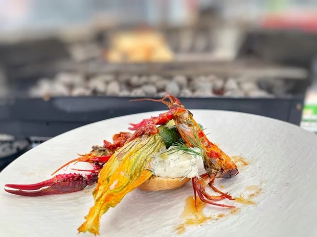 Rezept: Flusskrebse mit gefüllter Zucchiniblüte und Dillbutter (Nikeata Thompson) Bild Nr. 2 Flusskrebse mit gefüllter Zucchiniblüte und Dillbutter (Nikeata Thompson) - Rezept - Bild Nr. 2