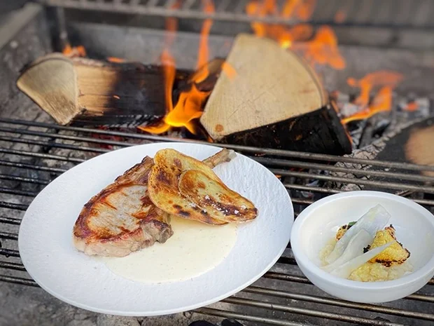 Schweinekotelett mit weißer BBQ Sauce und dreierlei Blumenkohl (Chris Tall) - Rezept - Bild Nr. 2