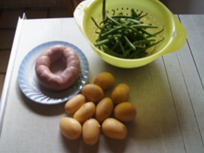 Schwartenwurst mit Buschbohnen und Kümmel-Drillingen - Rezept - Bild Nr. 3